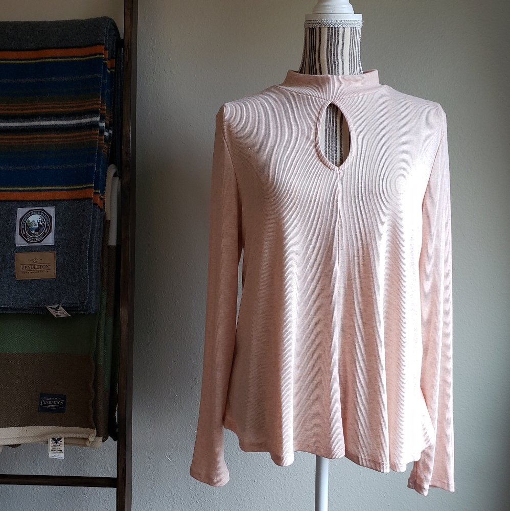Keyhole long sleeve top